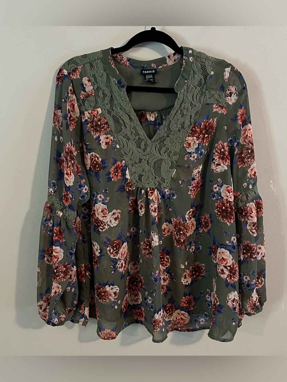 $6💚Bundled Torrid Blouse